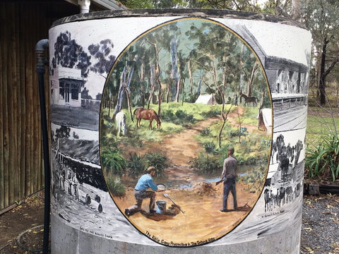 Tatong Tavern Water Tank - Tourism Cairns 0