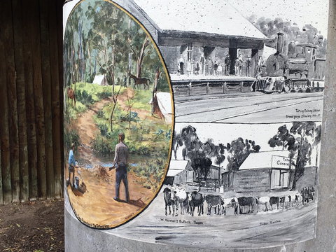 Tatong Tavern Water Tank - Tourism Cairns 1