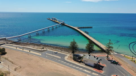 Wallaroo Jetty - Tourism Cairns 0