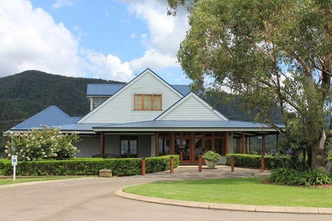 Audrey Wilkinson Vineyard: Picnic With Wine Masterclass Tasting - Tourism Cairns 5