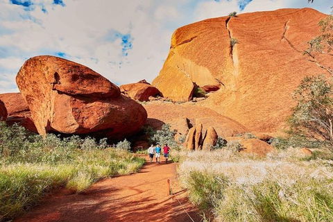 Explore Uluru: 7 Hours Guide Tour At Sunrise With Light Breakfast - Tourism Cairns 2