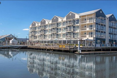 3.5 Hours Walking Guided Tour Of Launceston Highlights - Tourism Cairns 2