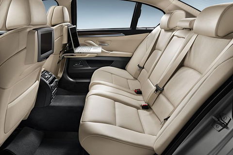 Arrival Private Transfer Melbourne Airport MEL To Melbourne City By Business Car - Tourism Cairns 1