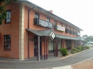 Rose & Crown Hotel - Tourism Cairns 0