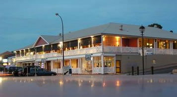 Seacliff Beach Hotel - Tourism Cairns 0