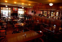 Gilroy's Hotel - Tourism Cairns 0