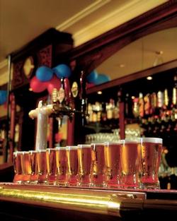 Rose & Crown Hotel - Tourism Cairns 1