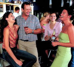 Daveys Hotel - Tourism Cairns 1