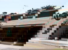 Cardinia Park Hotel - Tourism Cairns 0