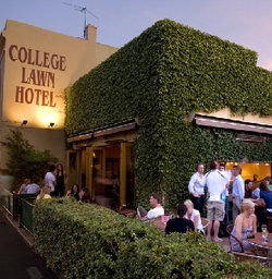 The College Lawn Hotel - Tourism Cairns 1