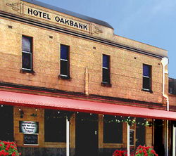 Oakbank Hotel - Tourism Cairns 2