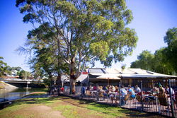 Anglers Tavern - Tourism Cairns 3