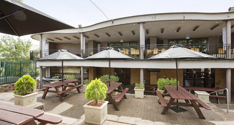 Castle Hill Tavern - Tourism Cairns 1