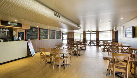 Castle Hill Tavern - Tourism Cairns 2