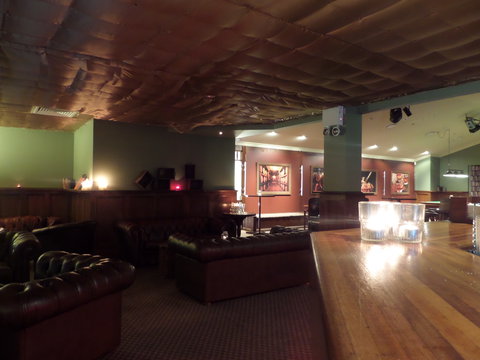 Castle Hill Tavern - Tourism Cairns 4