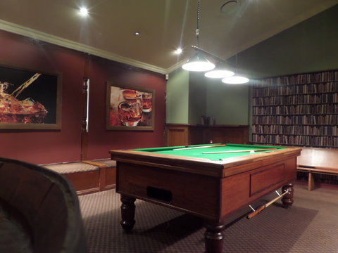 Castle Hill Tavern - Tourism Cairns 6