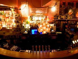 Crown And Sceptre Hotel - Tourism Cairns 1