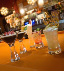 Crown And Sceptre Hotel - Tourism Cairns 2