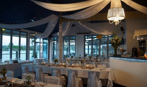 The River Deck On Noosa Marina - Tourism Cairns 2