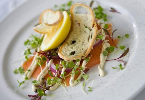 Omeros Bros Seafood Restaurant - Tourism Cairns 4