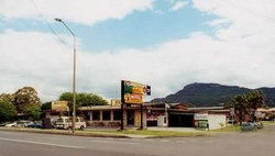 Cabbage Tree Hotel - Tourism Cairns 0