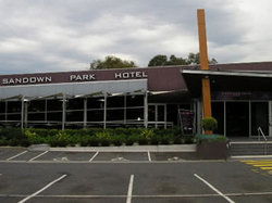 Sandown Park Hotel - Tourism Cairns 0