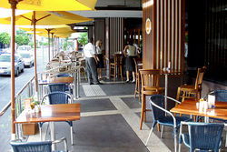 Ducks Nuts Bar & Grill - Tourism Cairns 3