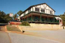 Vernon Arms Tavern - Tourism Cairns 3