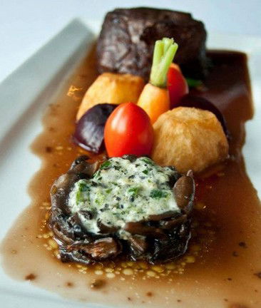 Aqua Linea Restaurant - Tourism Cairns 4