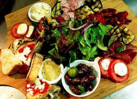 Arriva Pizzeria & Ristorante Italiano - Tourism Cairns 0