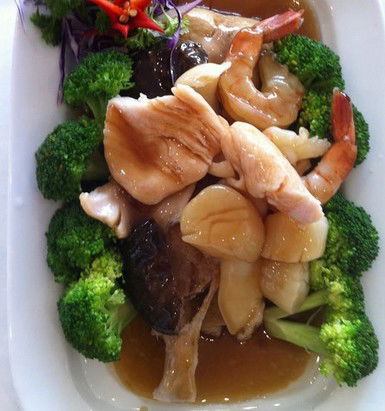 Chives Chinese & Thai Seafood Restaurant - Tourism Cairns 2