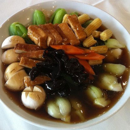 Chives Chinese & Thai Seafood Restaurant - Tourism Cairns 3