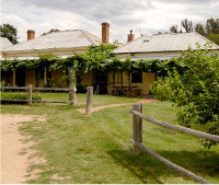 The Blue Duck Inn Hotel - Tourism Cairns 0