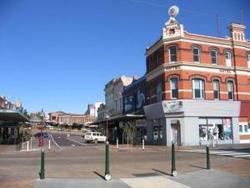 Robin Hood Hotel - Tourism Cairns 0