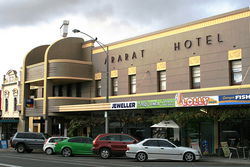 Ararat Hotel - Tourism Cairns 1