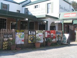 Robin Hood Hotel - Tourism Cairns 1