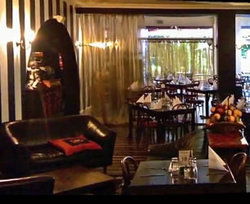 The Queenscliff Historic Royal Hotel - Tourism Cairns 3