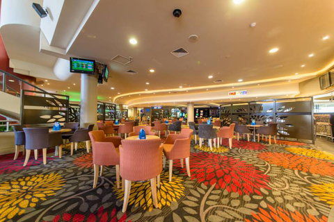 Sunshine Beach Surf Life Saving Club - Tourism Cairns 2
