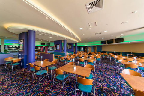 Sunshine Beach Surf Life Saving Club - Tourism Cairns 5