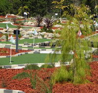 18 Hole Mini Golf - Club Husky - Tourism Cairns