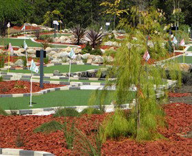 18 Hole Mini Golf - Club Husky - Tourism Cairns 0