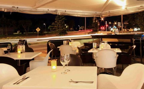 Cafe Fresh Lounge Bar & Shinsen Restaurant - Tourism Cairns 0