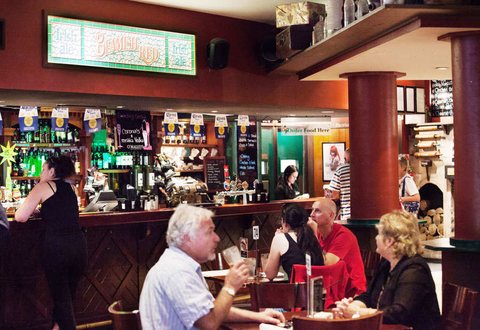 O'Malley's Irish Pub - Tourism Cairns 2