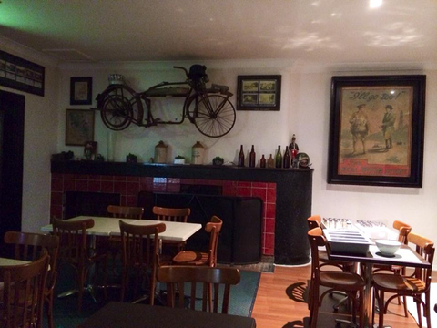 Queens Arms Hotel - Tourism Cairns 3