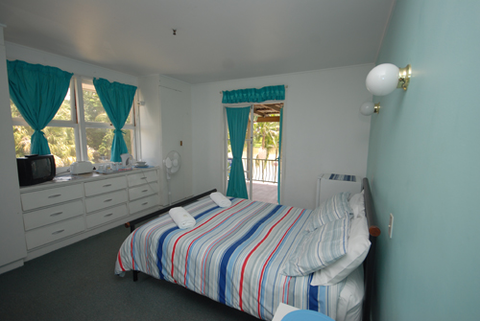 Riverview Hotel - Tourism Cairns 1