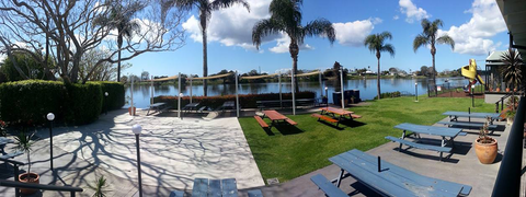 Smithtown Riverview Hotel - Tourism Cairns 2