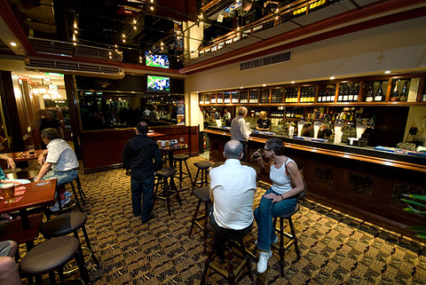 The Coach & Horses Hotel - Tourism Cairns 4