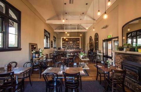 Union Bank Wine Bar - Tourism Cairns 0