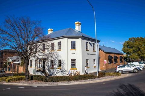 Union Bank Wine Bar - Tourism Cairns 2