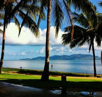 Harolds Seafood on The Strand - Tourism Cairns